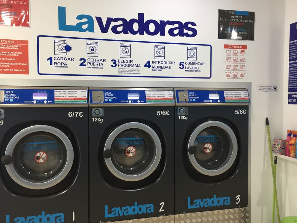 Instalaciones de nuestra lavandería autoservicio en Ares